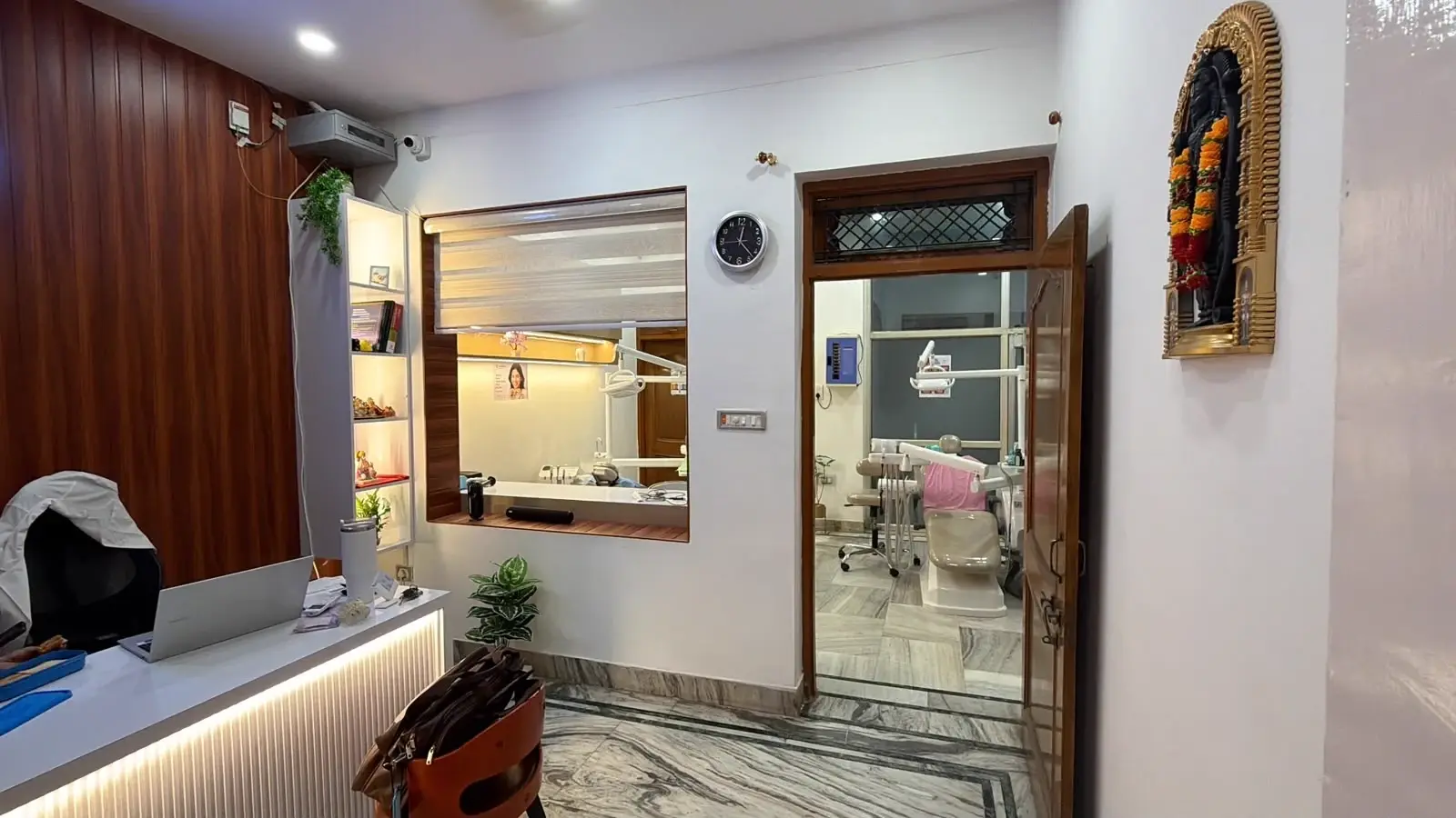 Reception and waiting area at Eclectic Dental Care, Civil Lines, Prayagraj